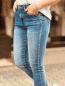 Preview: HERZALLERLIEBST - Skinny-Jeans "PAUL" mit Reißverschluss und Knopfleiste, in den Größen XS-XL wählbar, Denim