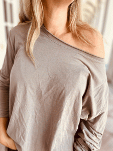 Oversize Longshirt mit Rundhals-Ausschnitt "Bea" kann in Größe 36-46 getragen werden,  Taupe