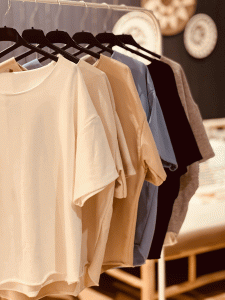 HERZALLERLIEBST - Kastiges Shirt "MEILA" kann ovn Größe 36 bis 42 getragen werden, Grau