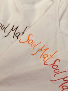 Herzallerliebst - T-Shirt bestickt "SOUL MATE" kann von Größe 36-44 getragen werden, Weiß-Schwarz