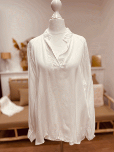 Feine Bluse "DORO" kann von Größe 36-42 getragen werden, Weiß