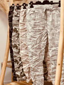 Super bequeme Jogger im Camouflage-Style "EMMI" kann von größe 36-44 getragen werden, verschiedene Farben