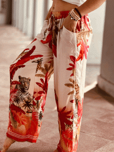 Wundervolle Hose mit ausgefallenen Print "KAYLA" kann von Größe 36-42 getragen werden, Rot