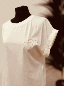 Wundervolles Shirt mit tollem Stick "DOPPELHERZ" kann von Größe 36-42 getragen werden, Wollweiß