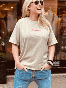 Cooles T-Shirt mit Front- und Rückenprint "ICONIC" Kann von Größe 36-42 getragen werden, Beige
