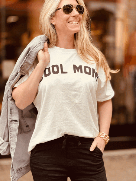 HERZALLERLIEBST - Statement Shirt "COOL MOM" kann von Größe 36-42 getragen werden, Beige-Weiß