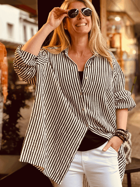 Gestreifte Oversize Musselin-Bluse "HANNI" kann von Größe 36-44 getragen werden, Weiß-Schwarz