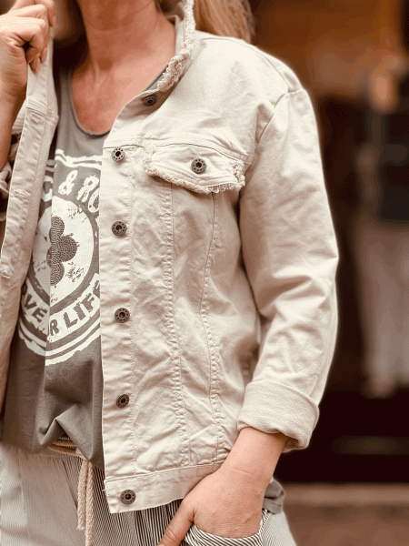 Taillierte Jeansjacke " AMANDA" in den Größen S-XL wählbar, Beige