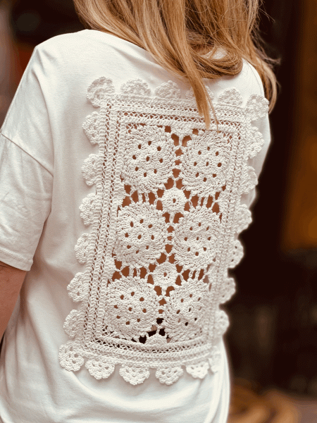 Wundervolles Shirt mit toller Häkelspitze am Rücken "ANNABELL" kann von Größe 36-42 getragen werden, Wollweiß