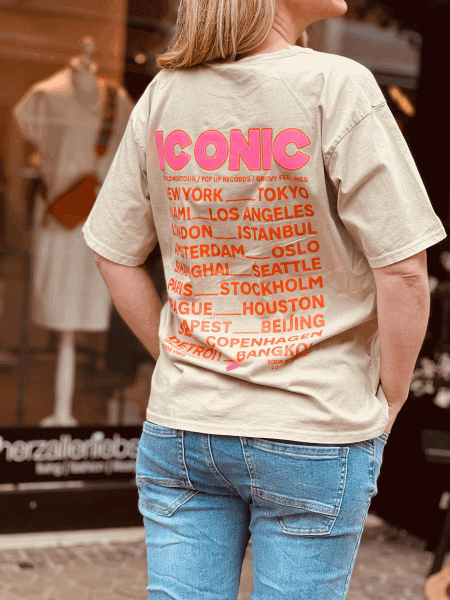 Cooles T-Shirt mit Front- und Rückenprint "ICONIC" Kann von Größe 36-42 getragen werden, Beige