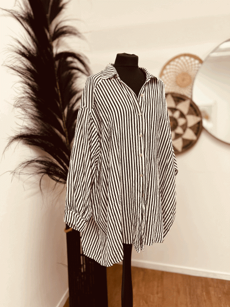 Gestreifte Oversize Musselin-Bluse "HANNI" kann von Größe 36-44 getragen werden, Weiß-Schwarz